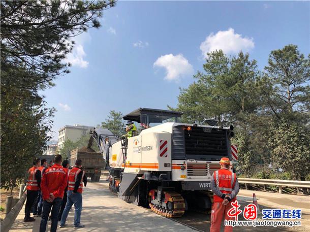 云南临沧公路局再添养护"利器"推进机械化养护施工